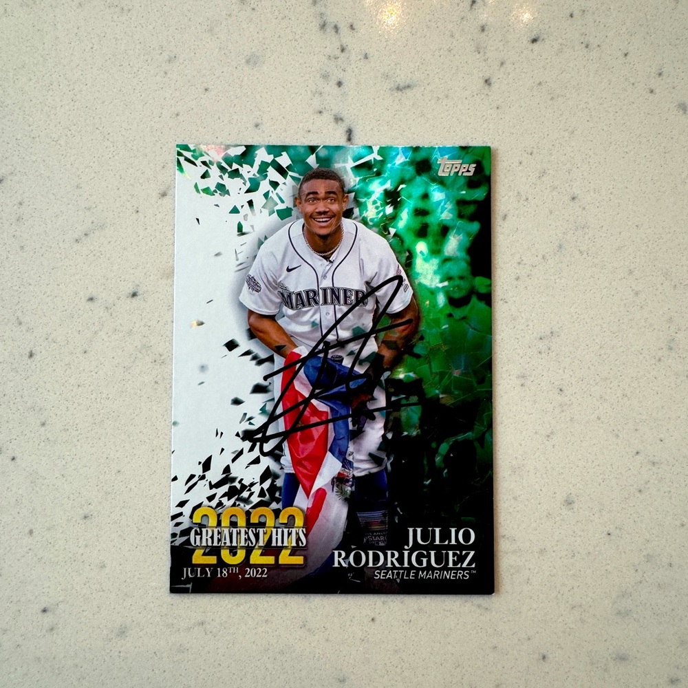 🚨HUGE SALE EVERYTHING MUST GO🚨Brand New Signed 2022 Julio Rodriguez Topps Card